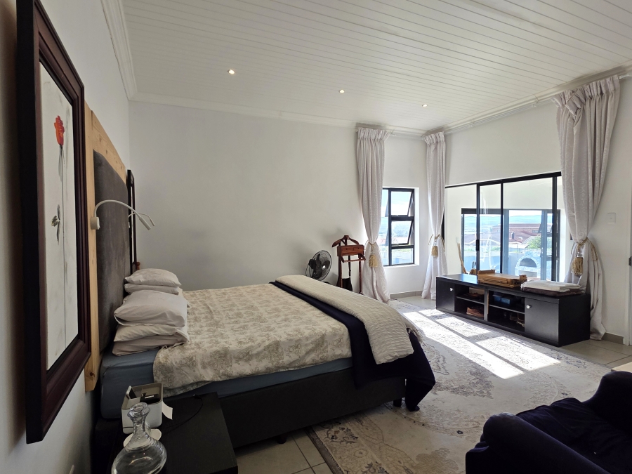 3 Bedroom Property for Sale in Wavecrest Eastern Cape